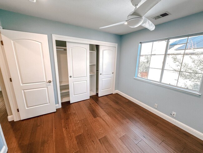 Building Photo - Pleasanton home available now!