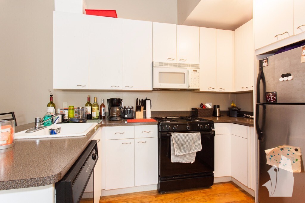 Building Photo - 616 N Paulina St