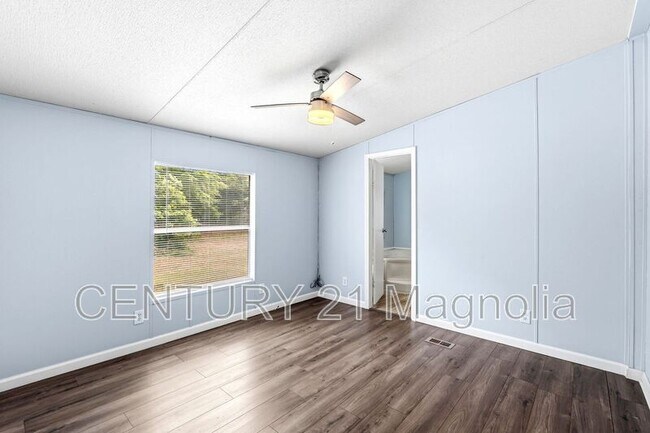 Building Photo - 735 Bennock Mill Rd