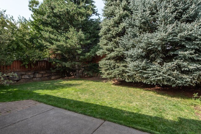 Building Photo - 4-Bedroom Home Near Pine Nursery Park Smar...