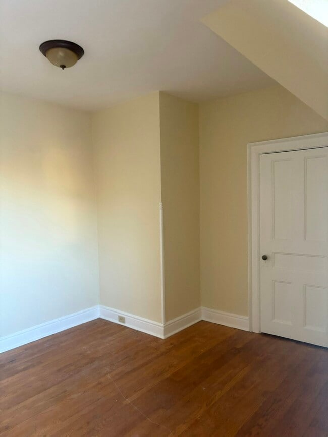 Building Photo - 509 Monroe Ave