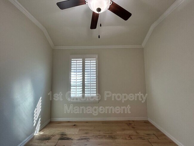 Building Photo - 952 Pinnacle Ridge Rd