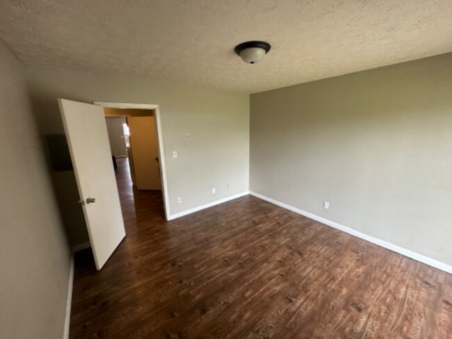 Building Photo - 735 Cave St