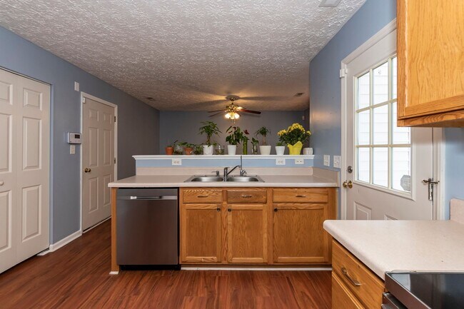 Building Photo - Amazing 4 bedroom home in Durham