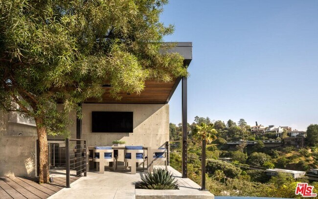 Building Photo - 2532 Canyon Oak Dr