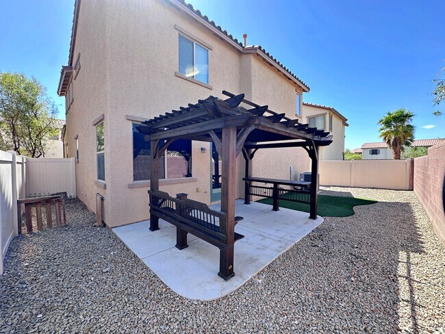 Building Photo - Spacious 3-Bedroom Home in Gated Community with Pool & Private Backyard