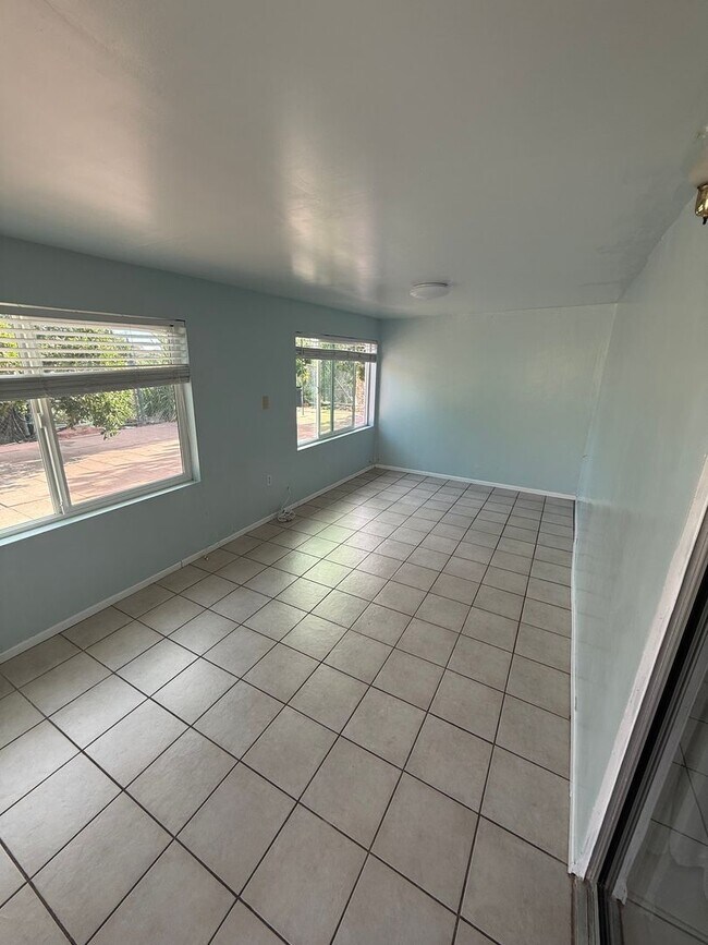 Building Photo - Affordable Apartment in Central San Diego