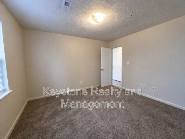 Building Photo - 1375 Thompsonville Ln