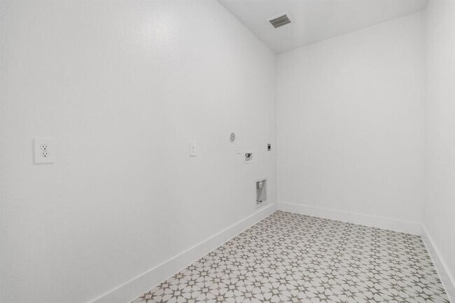 Building Photo - 24911 Berwick Bay Ct