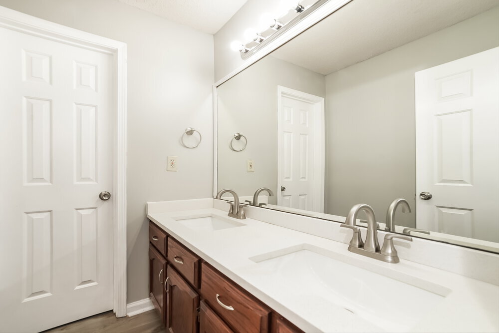 Building Photo - 4599 Meadow Cliff Dr