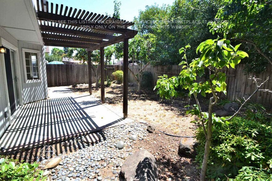 Building Photo - 4008 Tawny Meadow Way