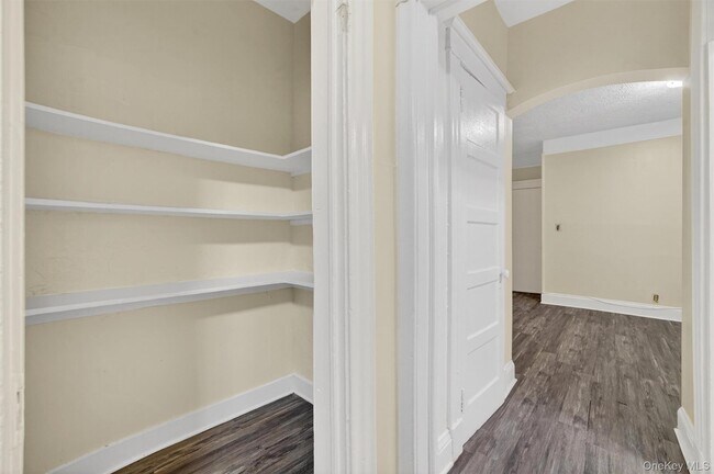 Building Photo - 52 Groshon Ave