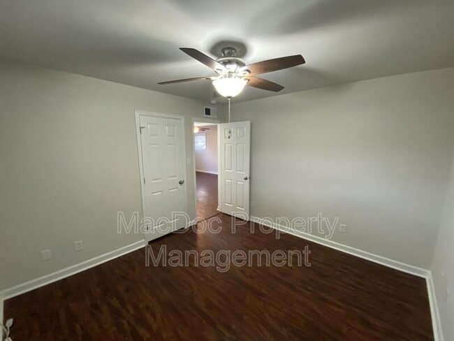 Building Photo - 1012 Julian Dr