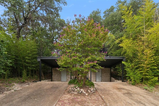 Building Photo - 1501 Rockdale Cir