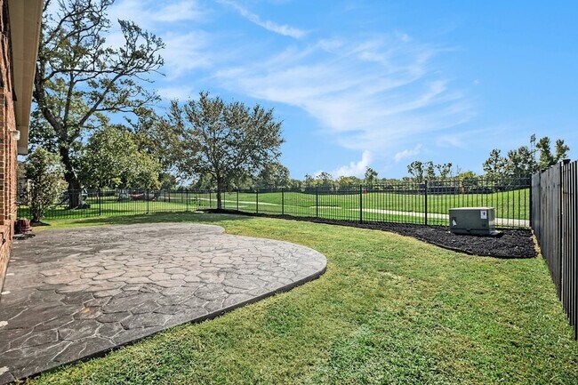 Building Photo - 2502 Bay Hill Dr