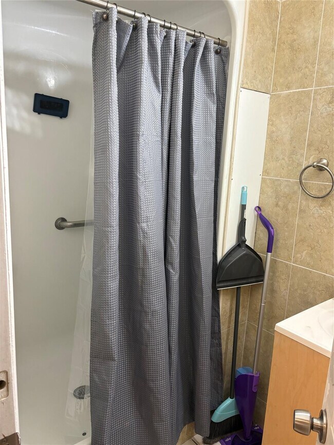 Building Photo - 17131 NW 32 Ct