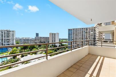 Building Photo - 2500 Parkview Dr