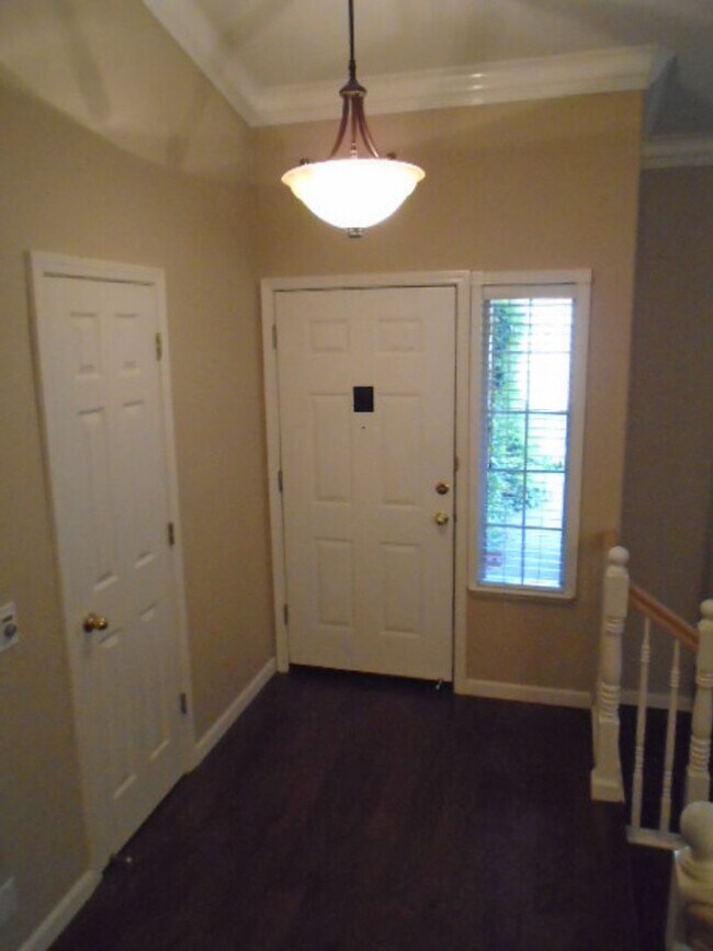 Building Photo - NICE TWO STORY, 3 BEDROOM, 3 FULL BATHROOM...