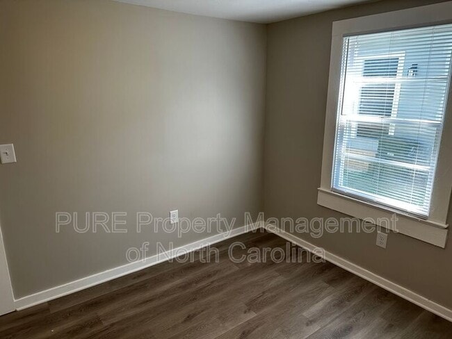 Building Photo - 204 Bookington Dr