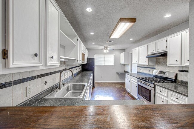 Building Photo - 12925 Covington Trail