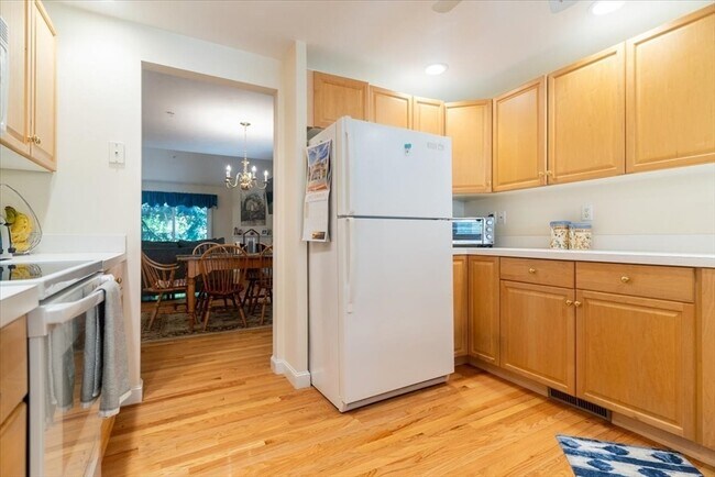 Building Photo - 68 Village Dr