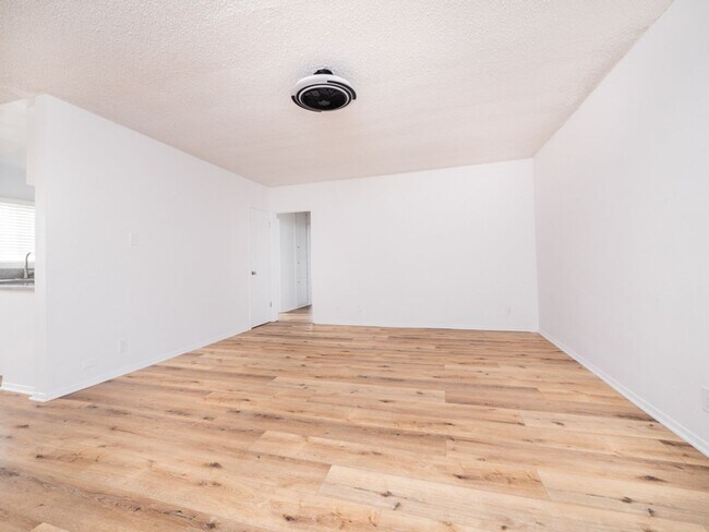 Interior Photo - 7253-57 Variel Ave