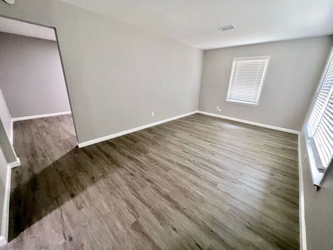 Building Photo - Newly Renovate 4 bedroom 2 bath Home in Liberty, TX!