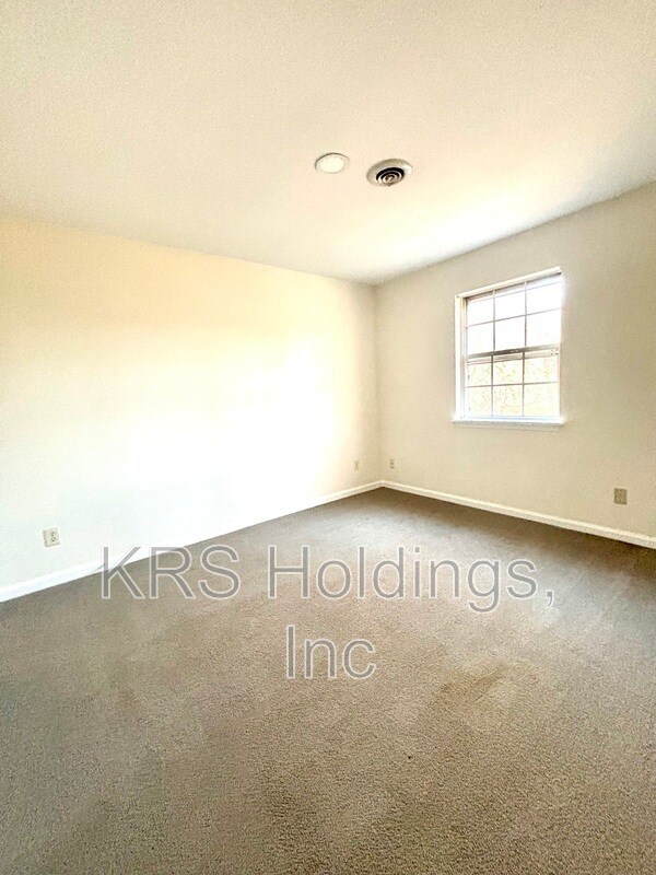 Building Photo - 288 Albert Ct