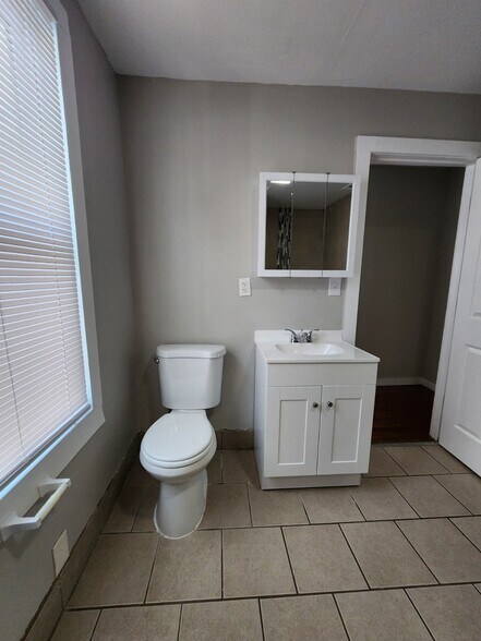 Building Photo - 317 Bassett St