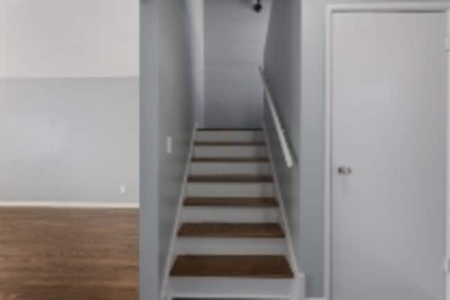 Building Photo - 401 W 87 Pl