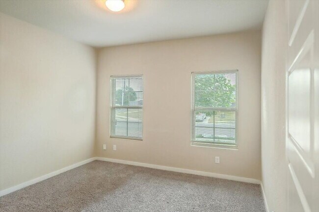 Building Photo - 6830 Emerald Valley