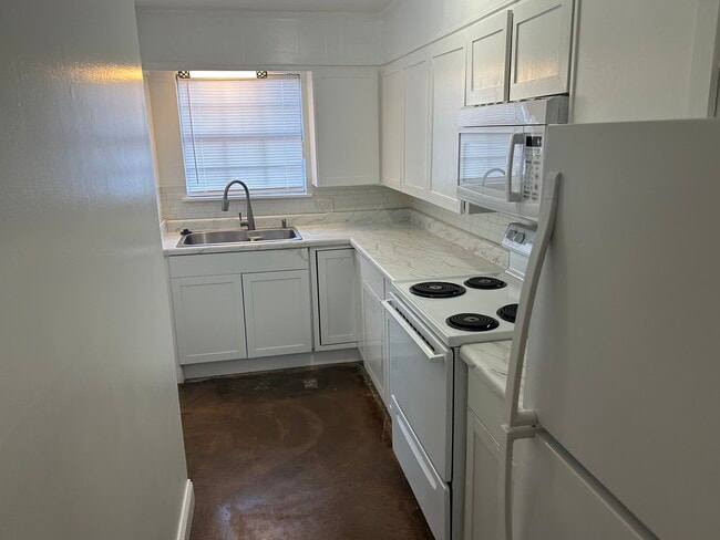 Building Photo - 1726 Robins St