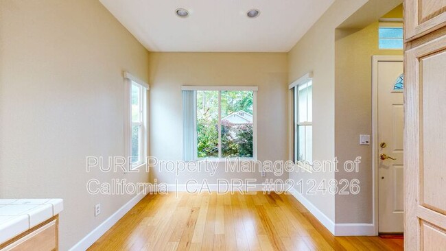 Building Photo - 121 Porterfield Creek Dr