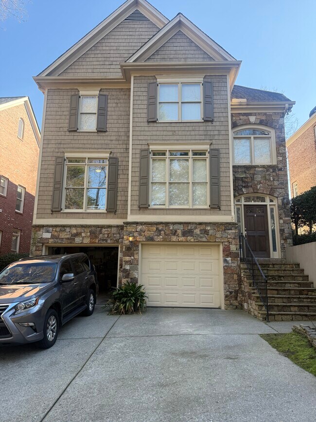 Building Photo - 2745 Lenox Rd NE