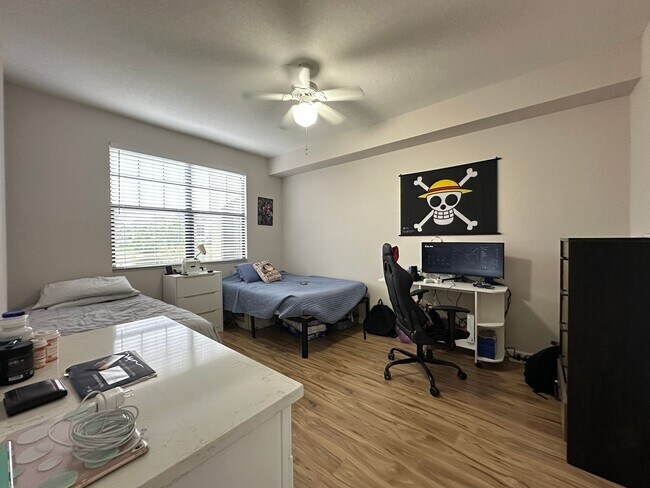Building Photo - ANNUAL RENTAL - POSITANO PLACE 2 BED / 2 BATH