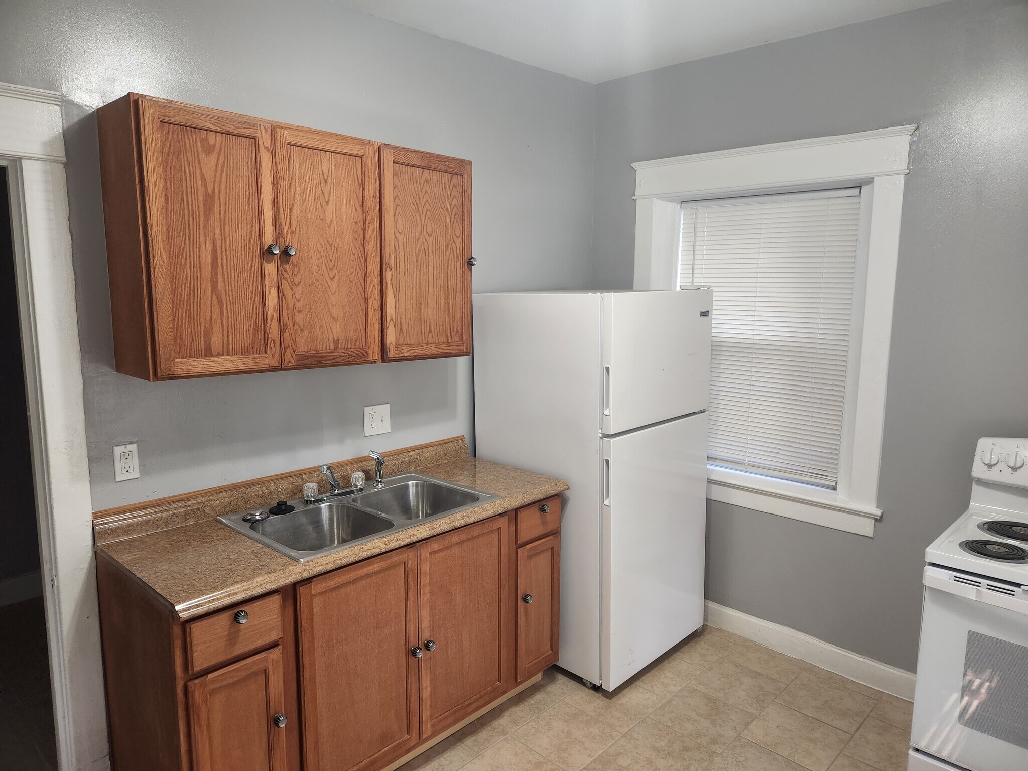 Building Photo - 3916 Clark Ave