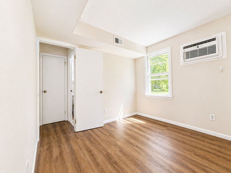 Building Photo - 161 Lincoln Ave