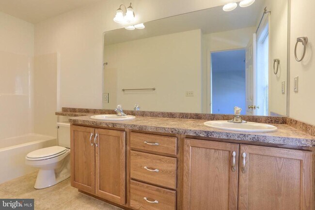 Building Photo - 712 Creekside Dr