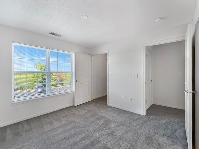 Building Photo - Luxurious Lakeside Living: Spacious 2-Bedr...