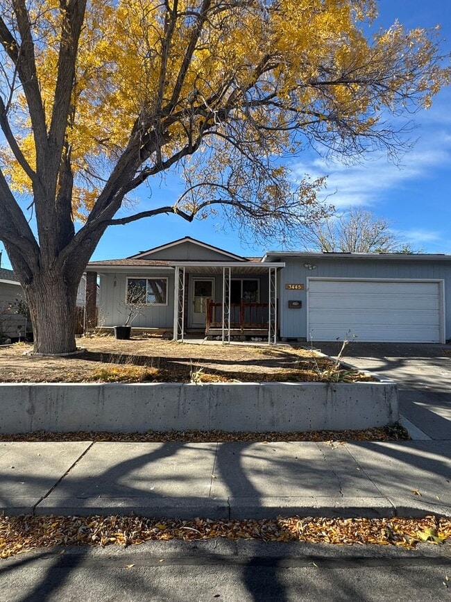 Building Photo - 4 Bedroom/3 Bath Home awaits you nestled i...