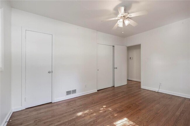 Building Photo - 804 Brookdale Dr SW