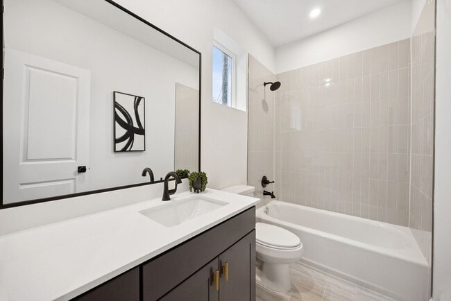 Building Photo - 2125 Hoskins Dr