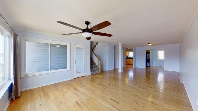 Building Photo - 690 Riverfront Dr