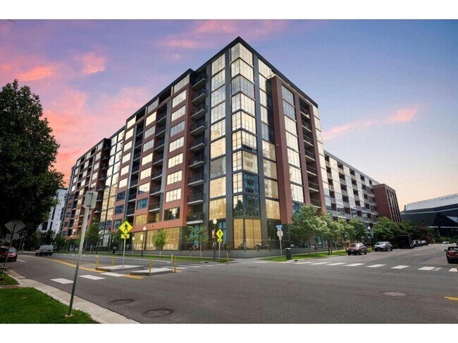 Building Photo - 215 10th Ave S
