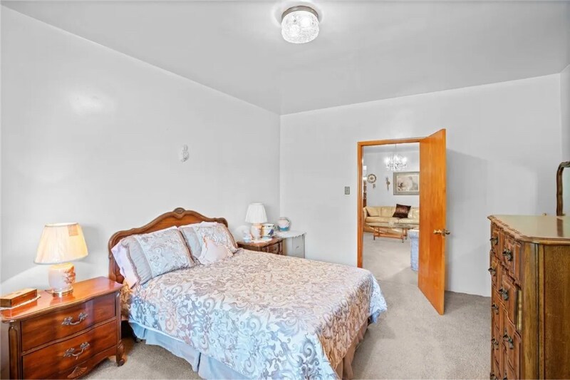 Building Photo - 3437 Parkview Ave