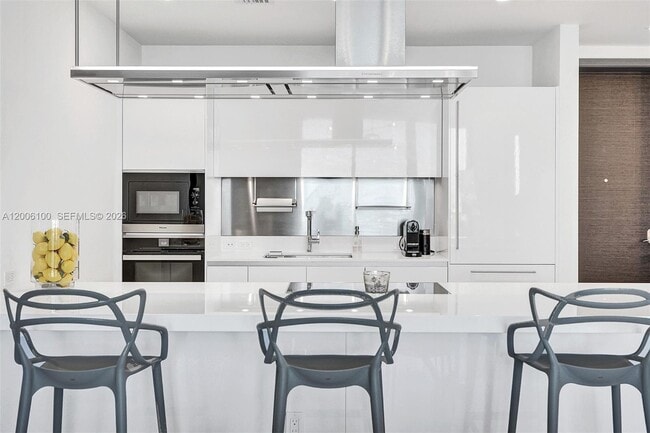 Building Photo - 1000 Brickell Plaza