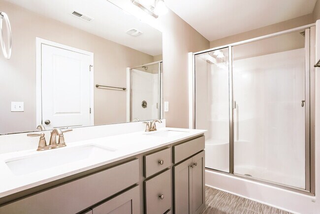 Building Photo - 154 Rosemary St