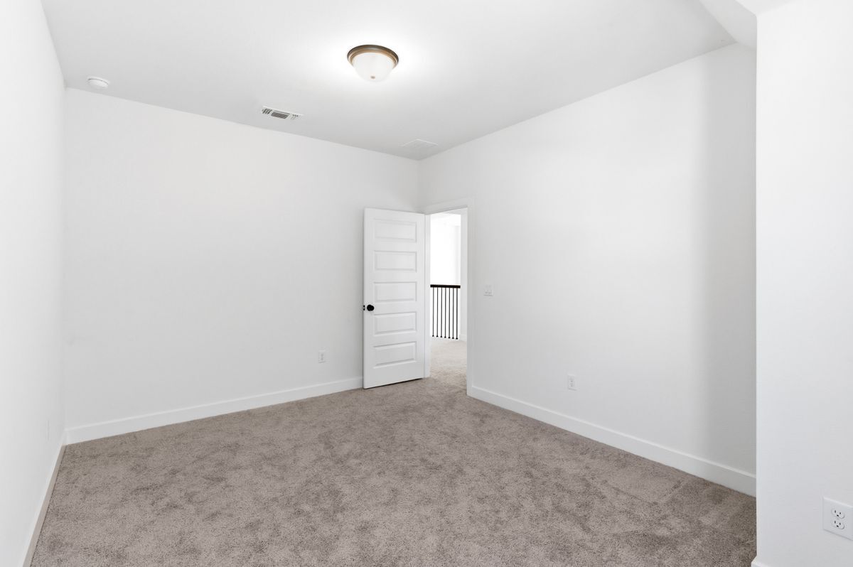 Building Photo - 396 Hollister Dr