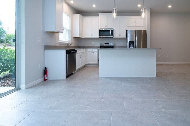 Building Photo - Stunning 3 Bed Townhouse for Rent in Lakewood Ranch! Spacious, Modern, and Move-In Ready!
