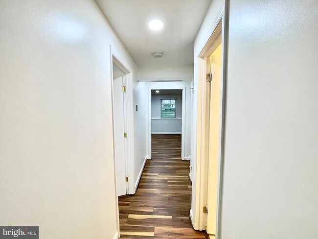 Building Photo - 1402 Mullins St